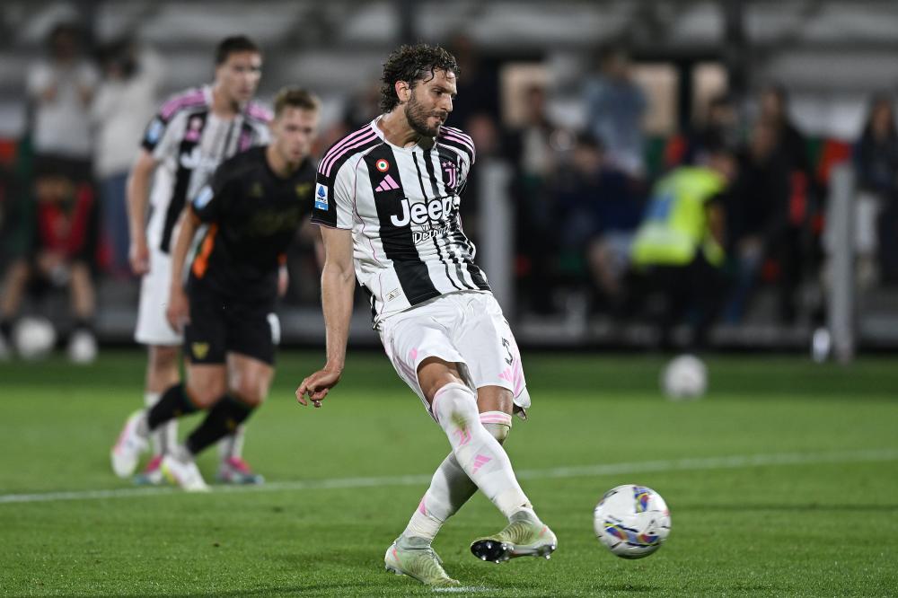 曼联对阵西汉姆联：德利赫特缺席，阿莫林调整阵容迎战